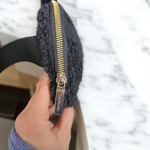 Lululemon Athletica Everywhere Fleece Belt Bag (Black) with Gold Hardware - Picture 6 of 9